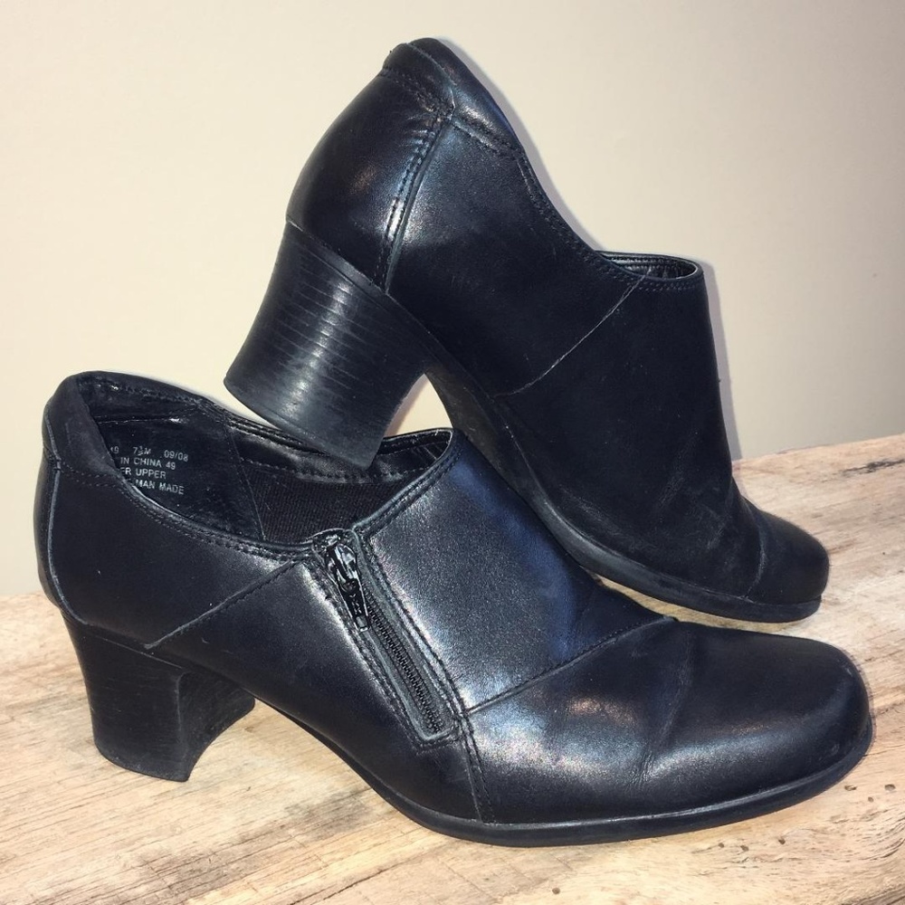 Clarks Black Leather Shooties Chunky Heeled Shoes Zip Up Size 7.5